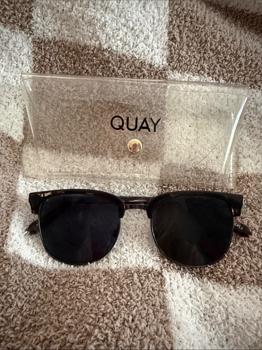 QUAY Sunglasses with Clear Case